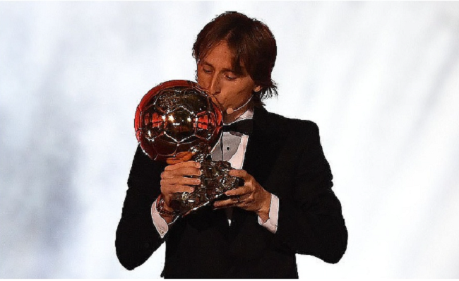 qua bong vang luka modric
